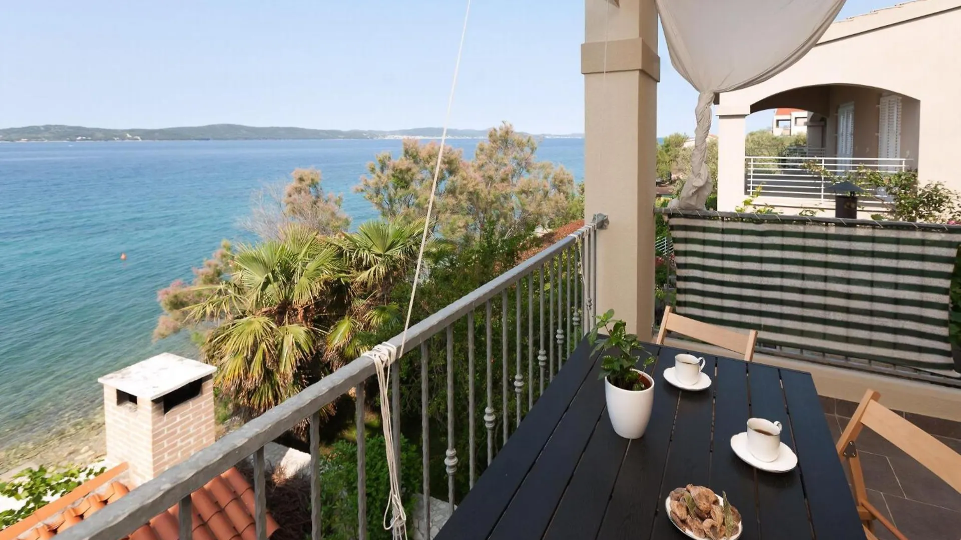 Apartment Cinthija Mit Balkon Direkt Am Strand Bibinje Croatia