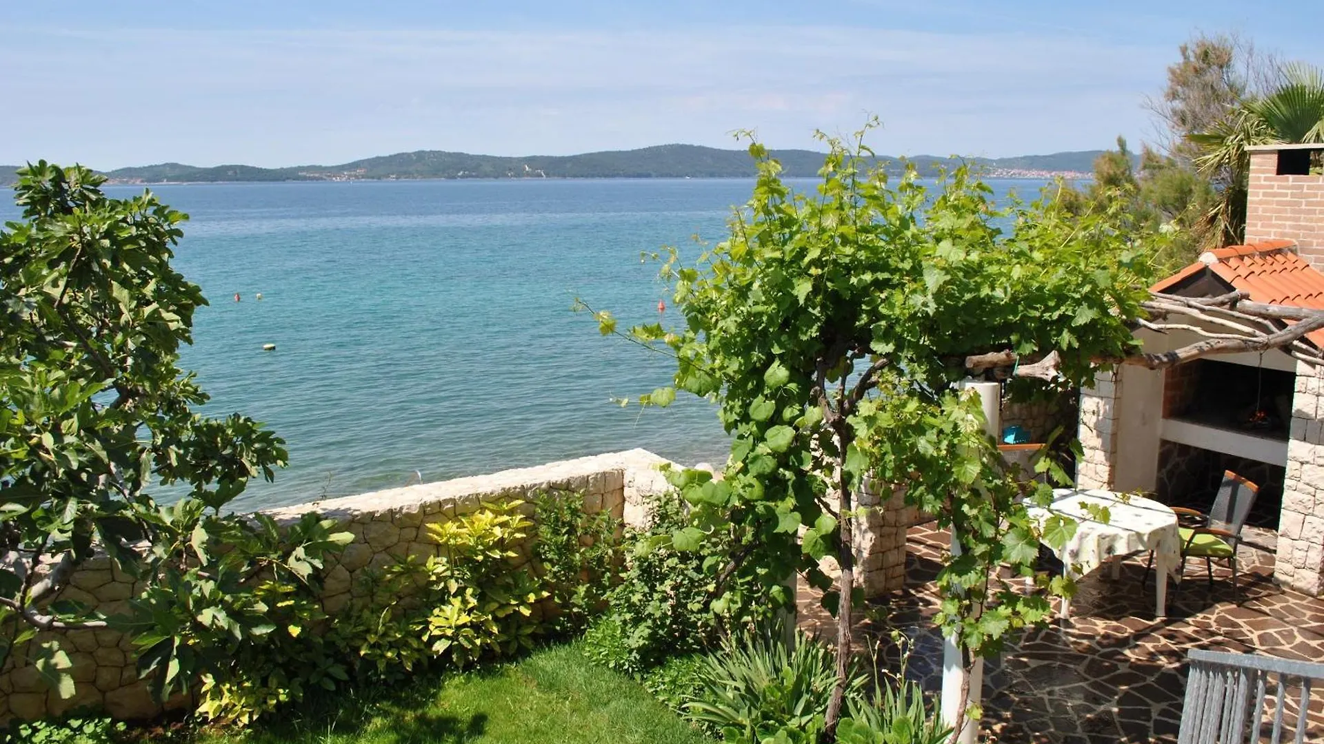 Apartment Cinthija Mit Balkon Direkt Am Strand Bibinje Croatia