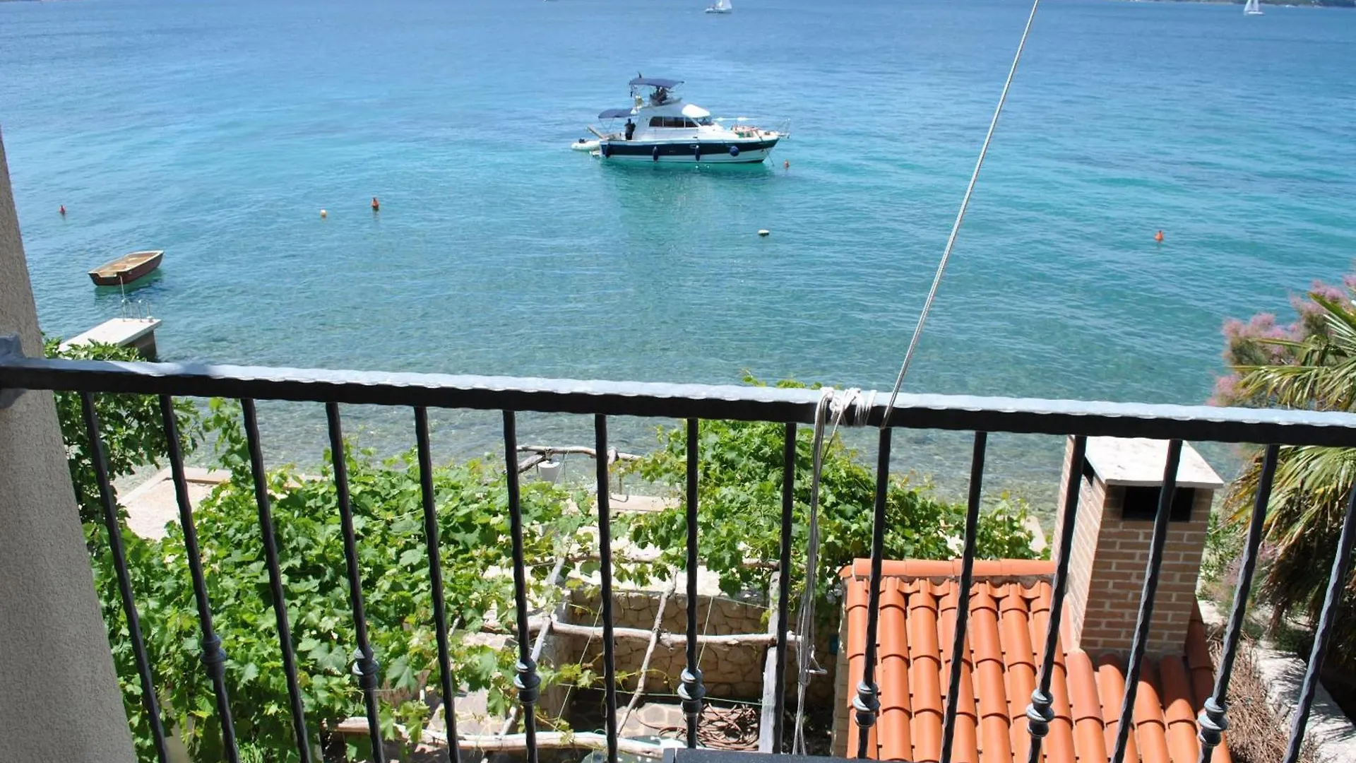 Apartment Cinthija Mit Balkon Direkt Am Strand Bibinje