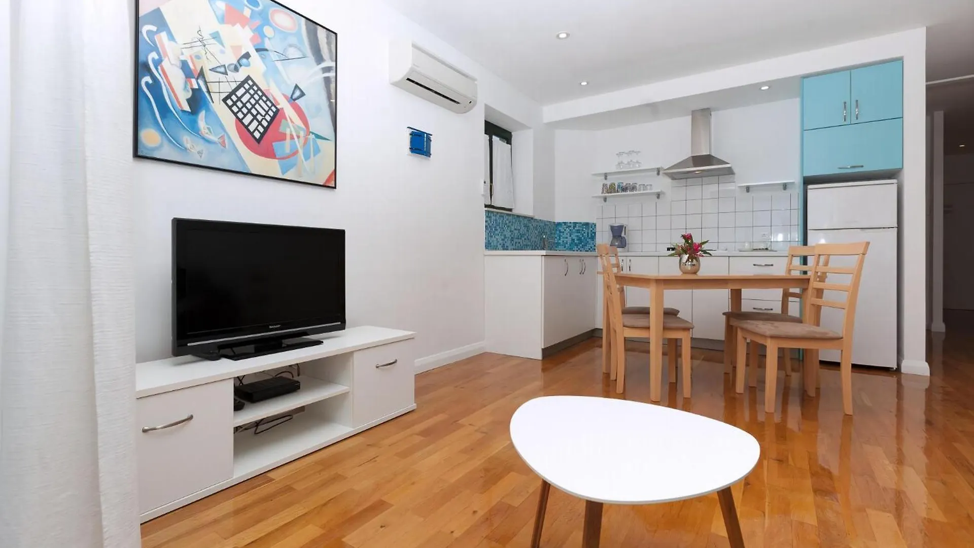 Apartment Cinthija Mit Balkon Direkt Am Strand Bibinje