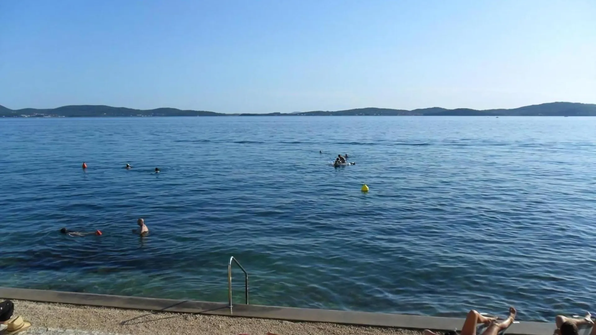 Apartment Cinthija Mit Balkon Direkt Am Strand Bibinje