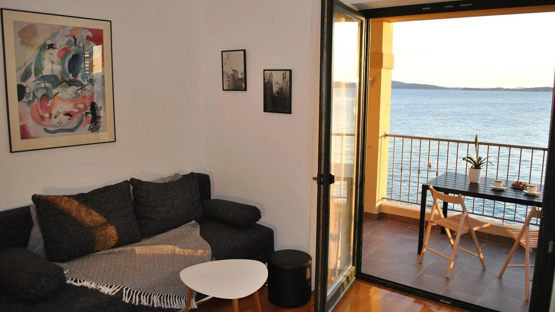 Apartment Cinthija Mit Balkon Direkt Am Strand Bibinje