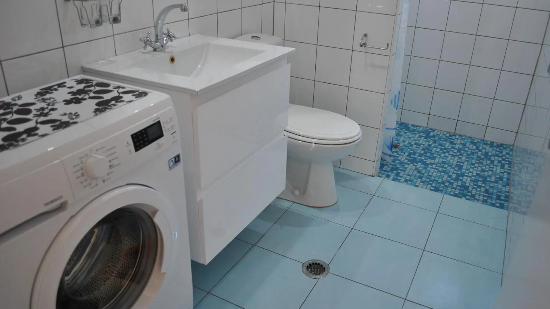 Apartment Cinthija Mit Balkon Direkt Am Strand Bibinje