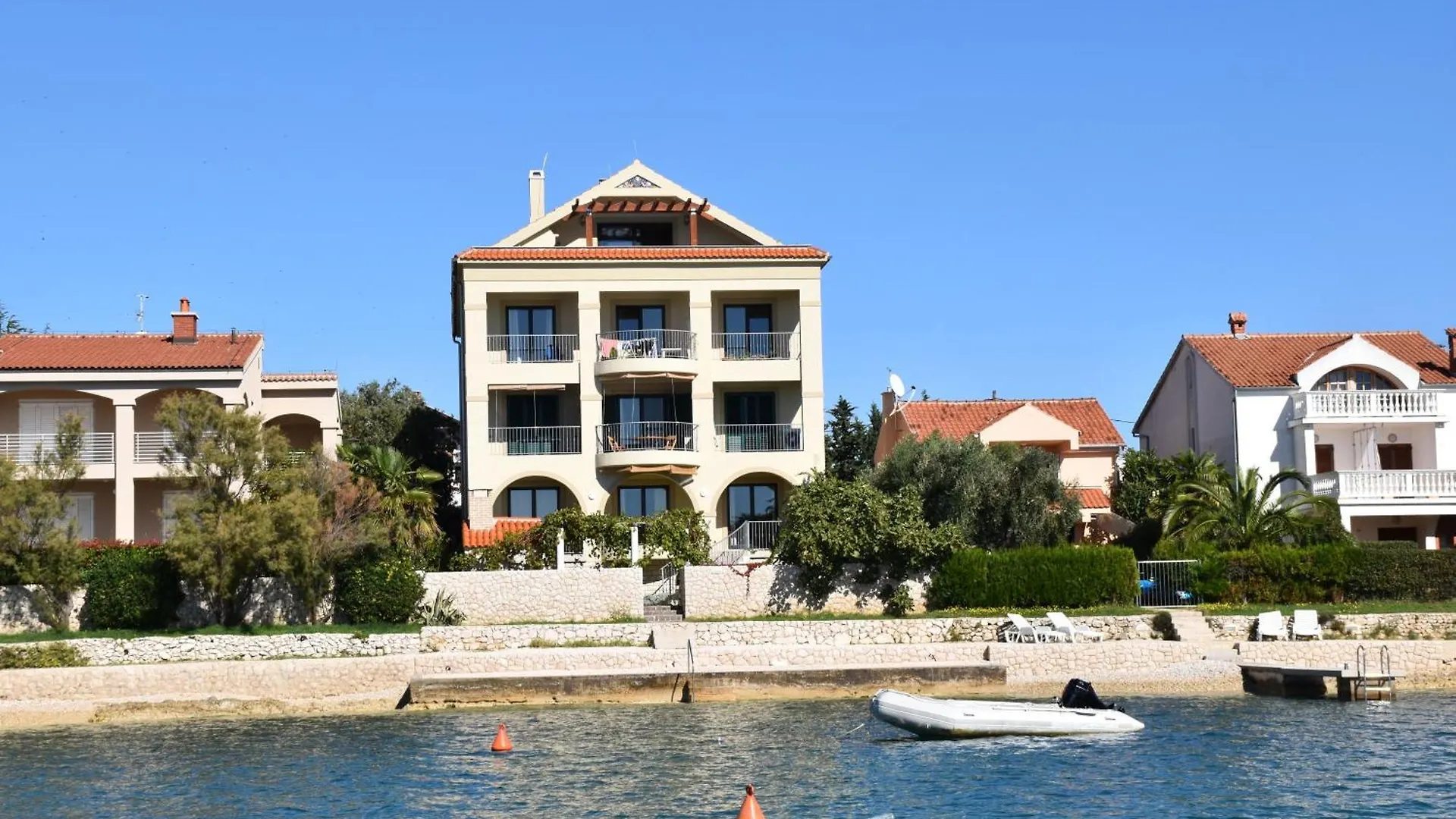 Apartment Cinthija Mit Balkon Direkt Am Strand Bibinje