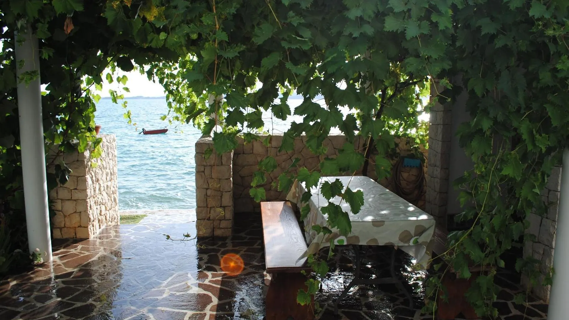 Apartment Cinthija Mit Balkon Direkt Am Strand Bibinje Croatia